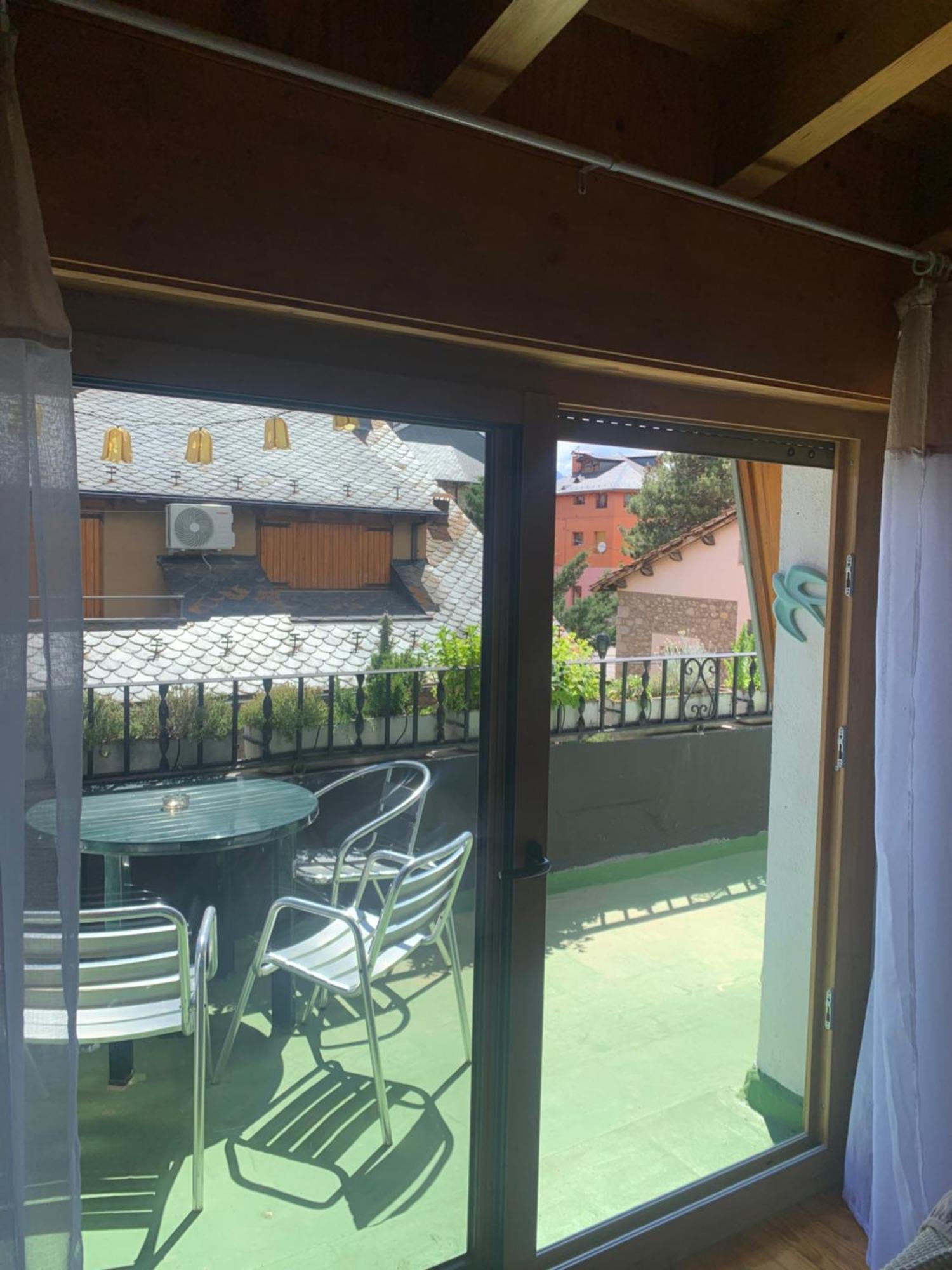 Atico Con Encanto En Bellver De Cerdanya Apartman Kültér fotó