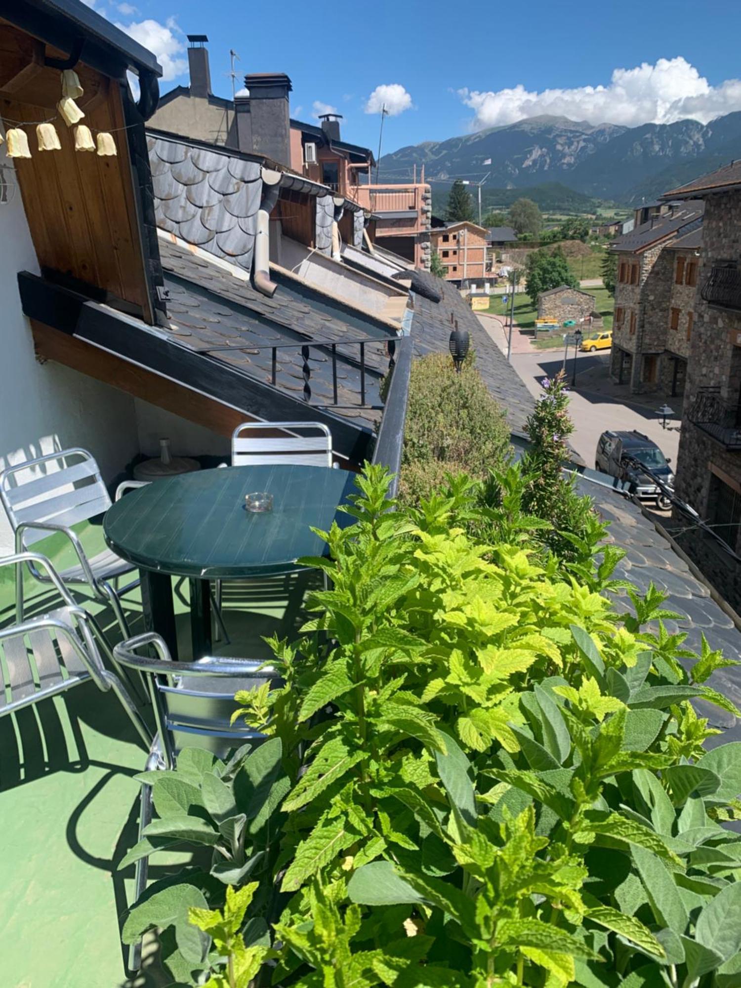 Atico Con Encanto En Bellver De Cerdanya Apartman Kültér fotó